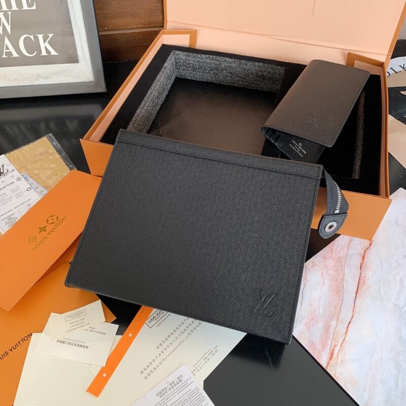 Alternative view of LOUIS VUITTON VOYAGE MM POCHETTE BLACK 26CM M30989