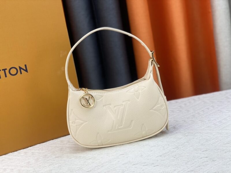 Alternative view of LOUIS VUITTON MINI MOON WHITE 20CM M82519