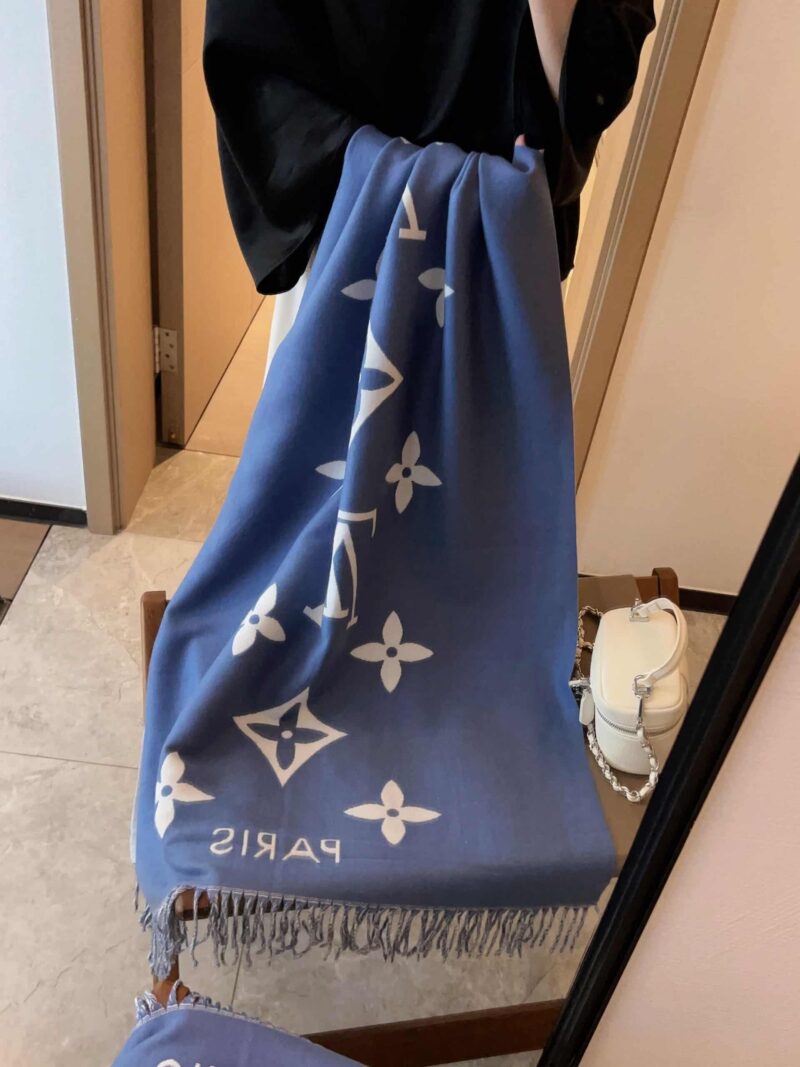 Alternative view of LOUIS VUITTON REYKJAVIK SCARF BLUE M77374