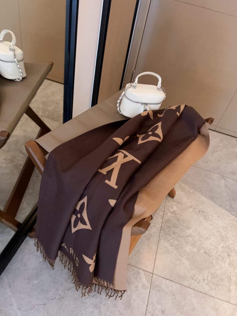 Alternative view of LOUIS VUITTON REYKJAVIK SCARF DARK BROWN M78125