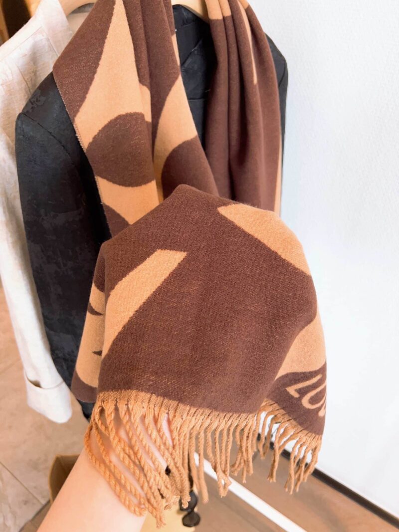 Alternative view of LOUIS VUITTON ULTIMATE SHINE SCARF BROWN 180CM