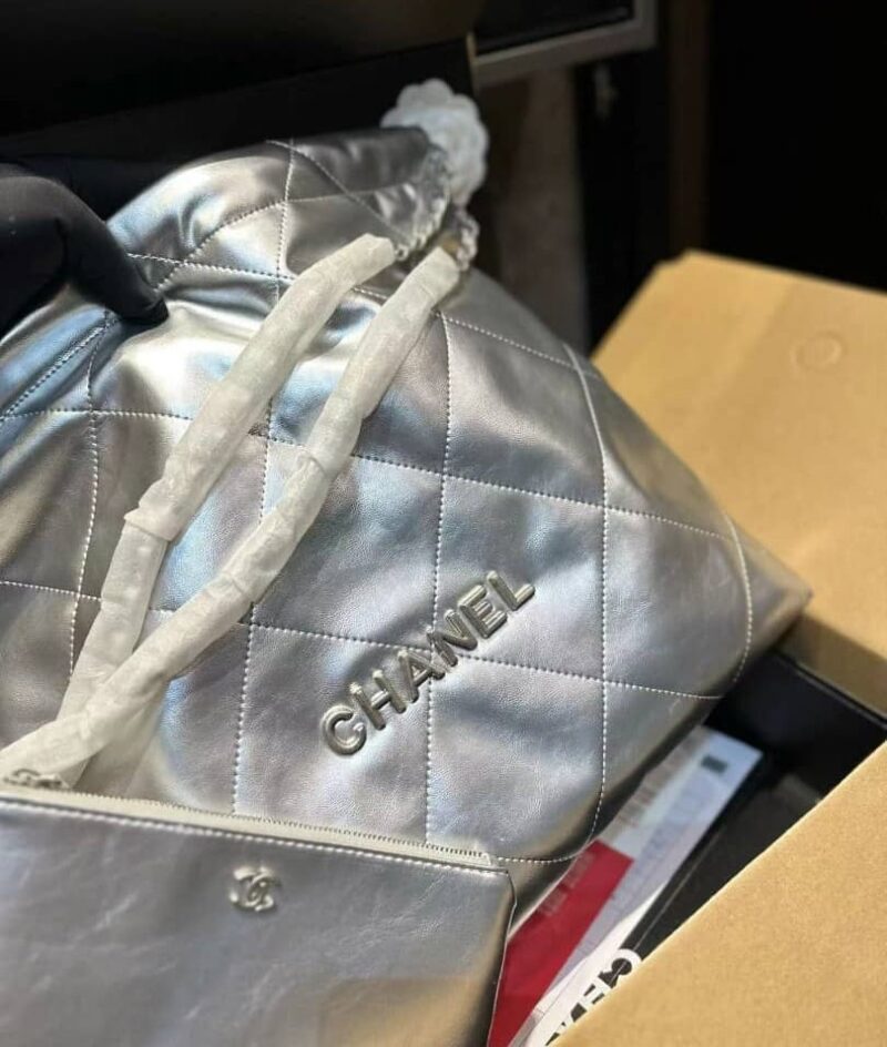 Alternative view of CHANEL 22 METAL BUCKLE SILVER 30CM