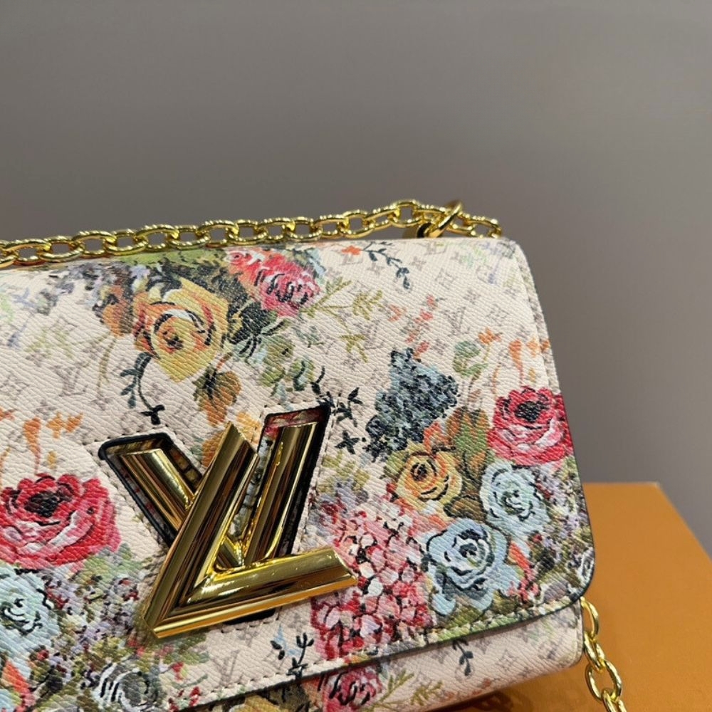 Louis Vuitton Twist MM Epi Floral Beige 23Cm - Image 4