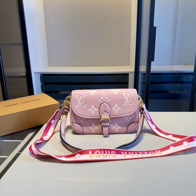 Alternative view of LOUIS VUITTON DIANE MONOGRAM EMPREINTE PINK 24CM