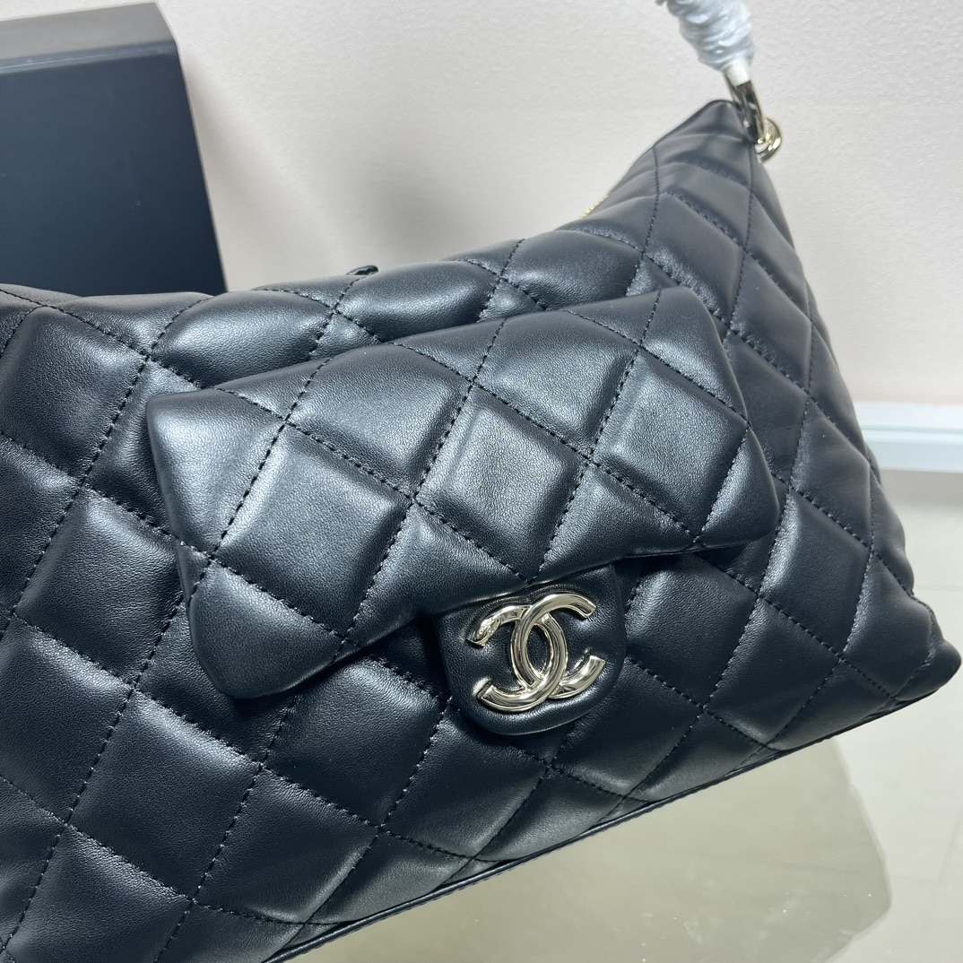 CHANEL MAXI SIZE HOBO BAG BLACK CALFSKIN AND GOLD TONE METAL BLACK 27CM AS4339 B13833 94305 - Image 6