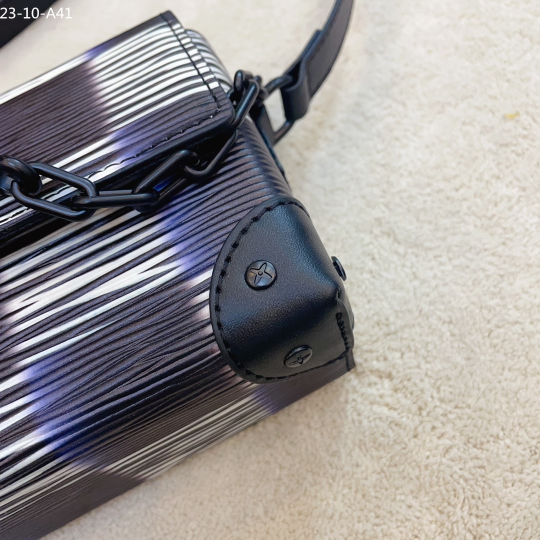 LOUIS VUITTON STEAMER WEARABLE WALLET BLUE 18CM M82819 - Image 4