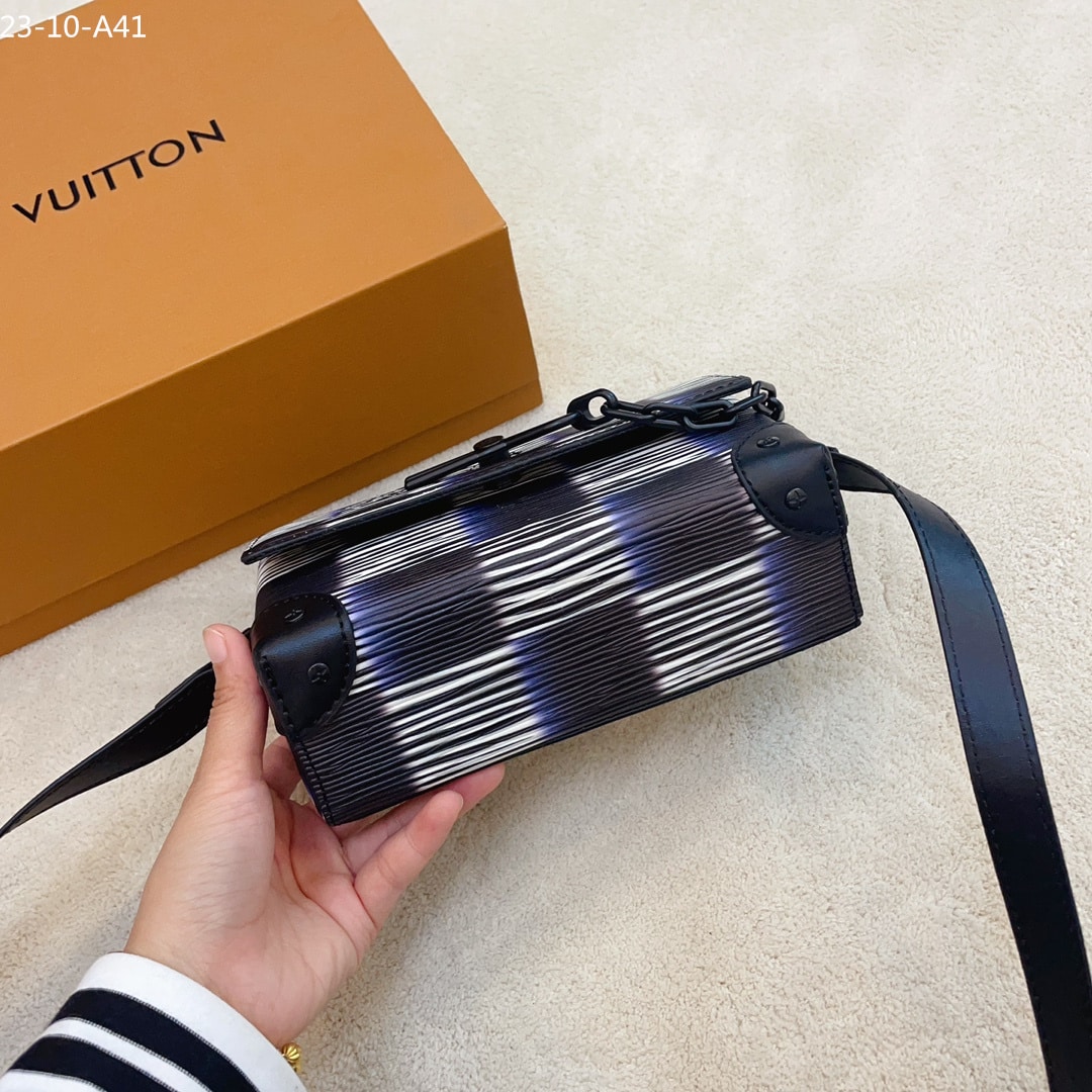 LOUIS VUITTON STEAMER WEARABLE WALLET BLUE 18CM M82819 - Image 5