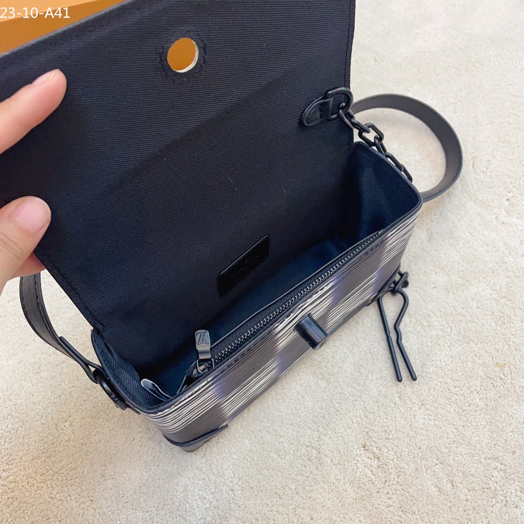 LOUIS VUITTON STEAMER WEARABLE WALLET BLUE 18CM M82819 - Image 10