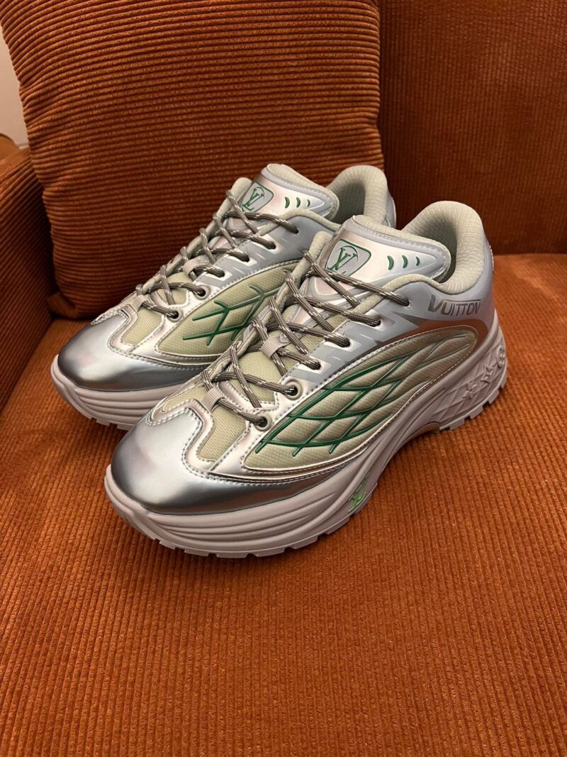 Alternative view of LOUIS VUITTON DISCOVERY SNEAKERS SILVER