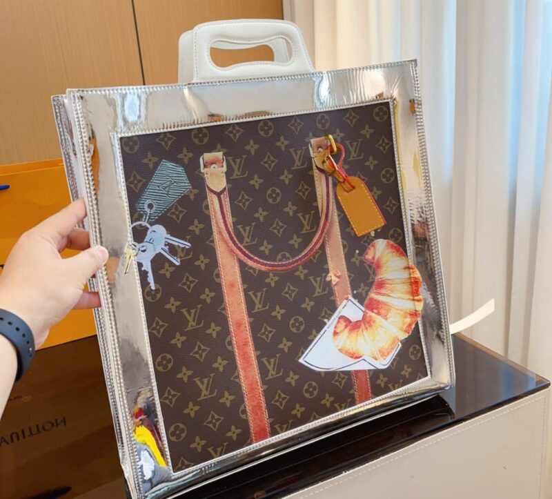 Alternative view of LOUIS VUITTON FREEZER SAC PLAT SILVER 43CM M23151