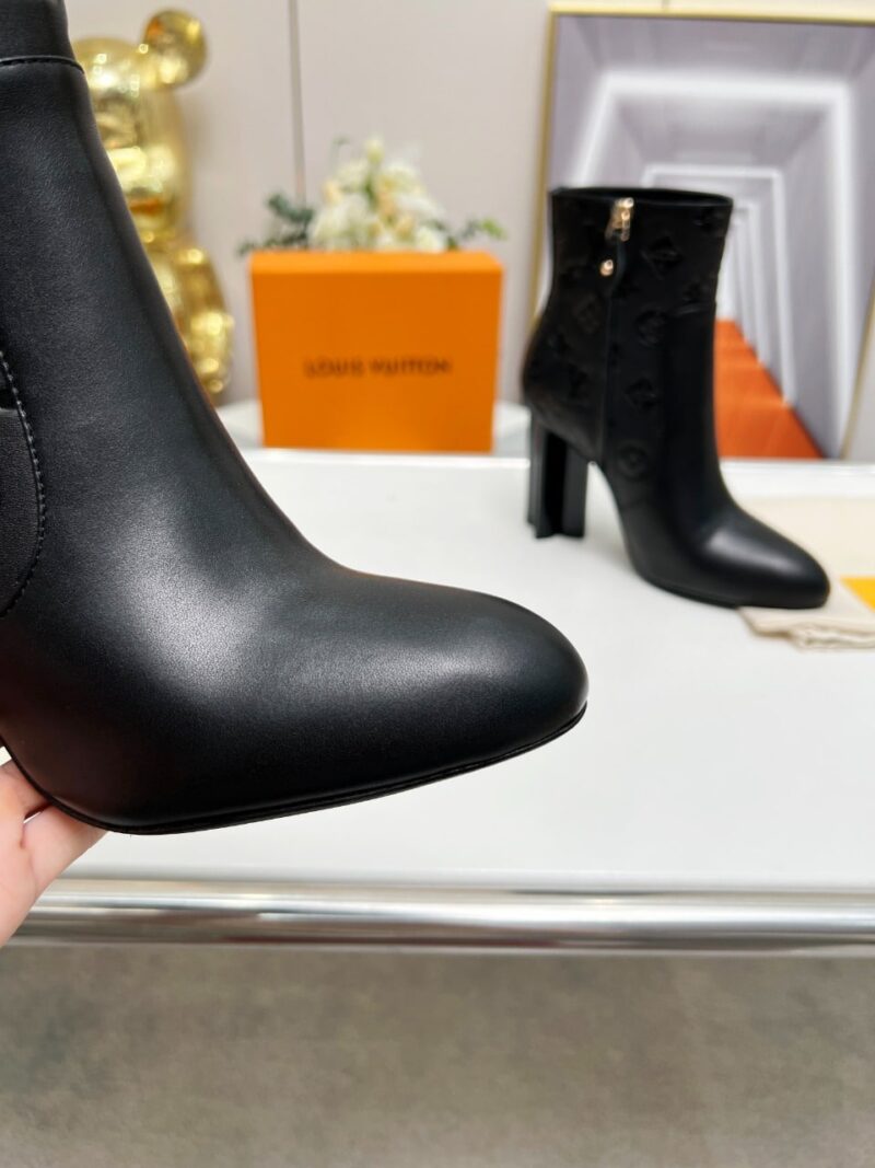 Alternative view of LOUIS VUITTON SILHOUETTE ANKLE BOOT BLACK 1ABP9J