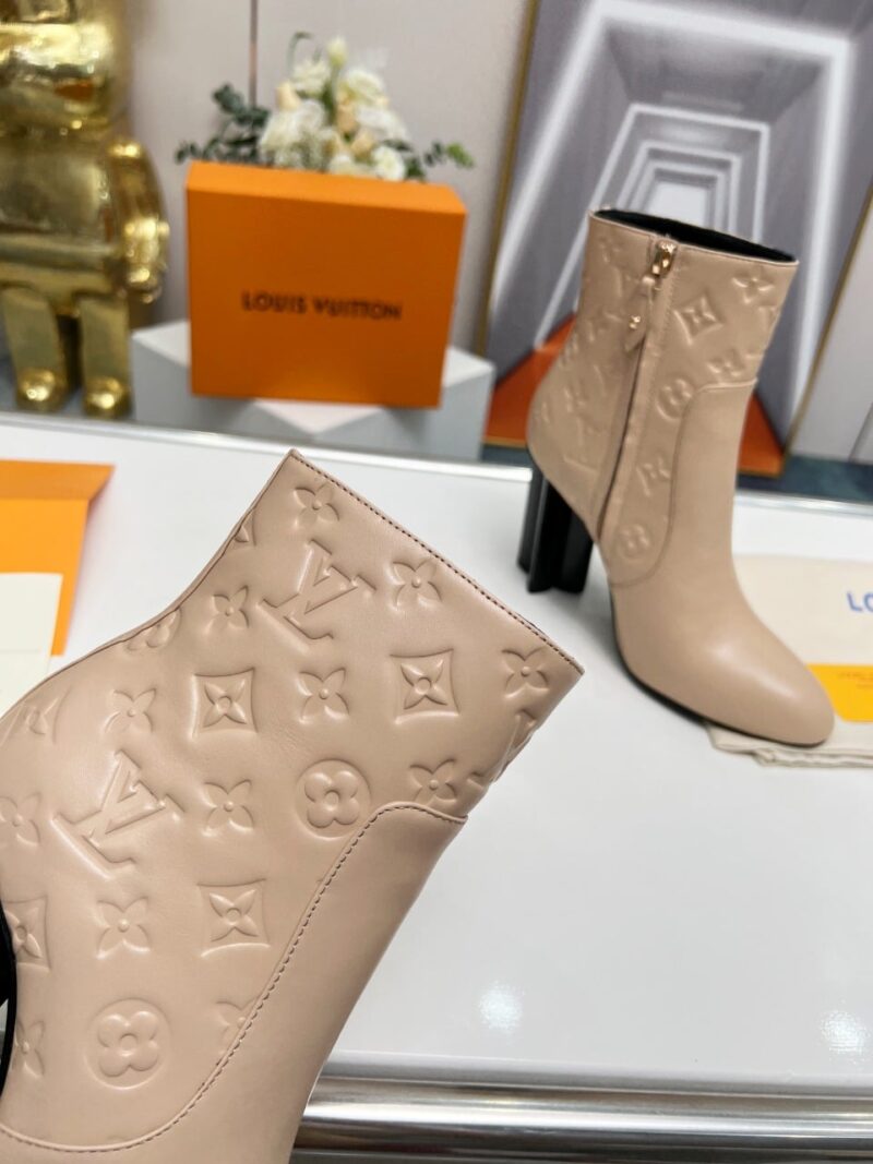Alternative view of LOUIS VUITTON SILHOUETTE ANKLE BOOT BEIGE