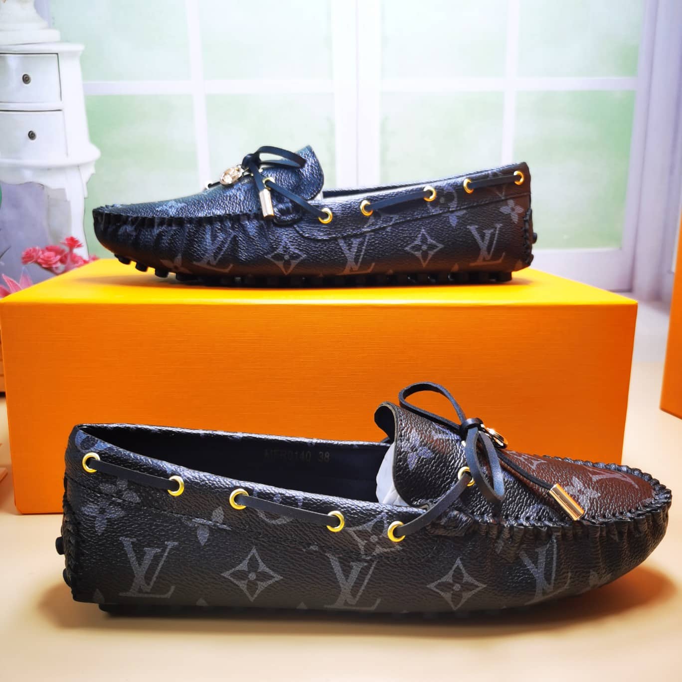 LOUIS VUITTON GLORIA LOAFERS MONOGRAM BLACK - Image 4