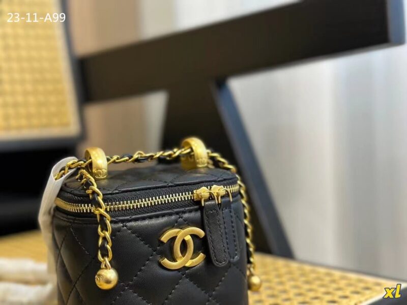 Alternative view of CHANEL SMALL VANITY WITH CHAIN BLACK 12CM