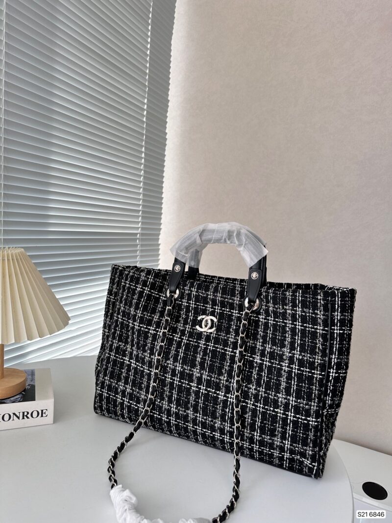 Alternative view of CHANEL DEAUVILLE LARGE TOTE SHOPPING BAG BLACK 38CM