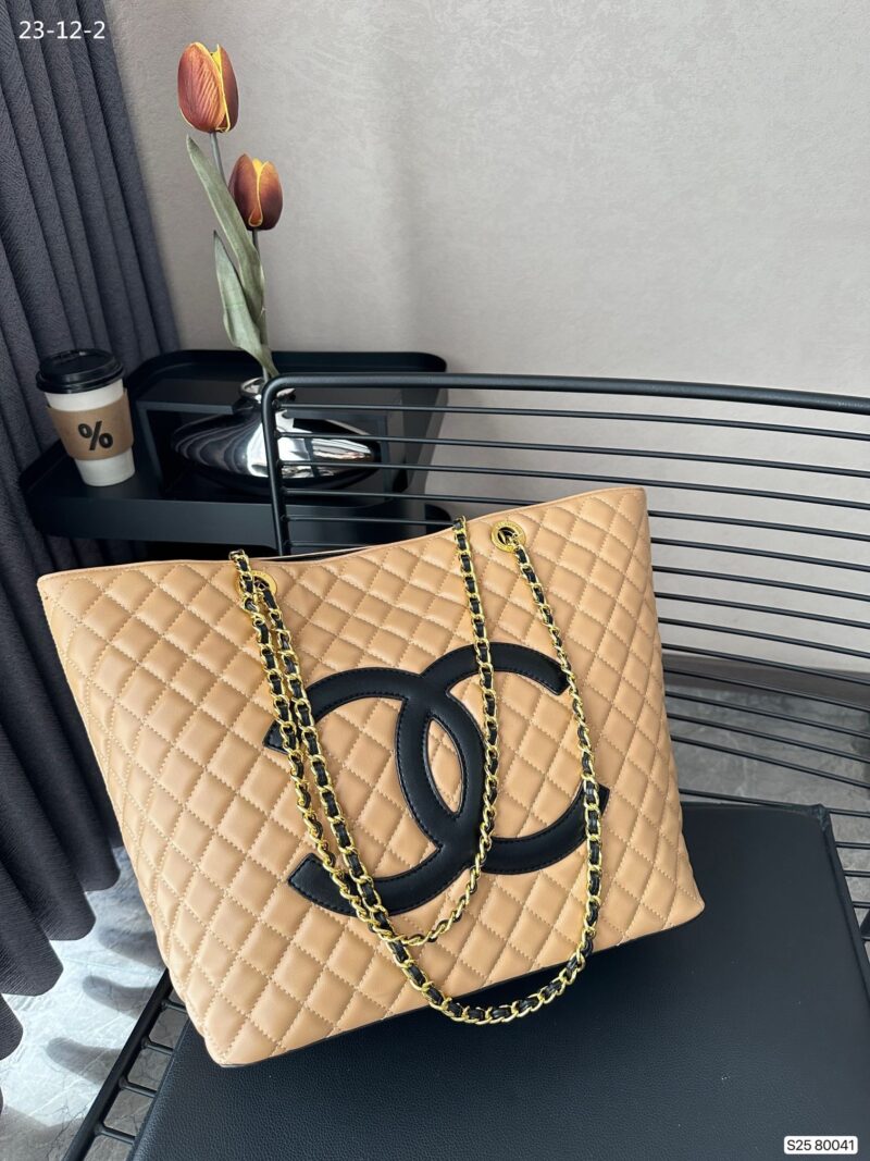 Alternative view of CHANEL CC SHOPPING BAG WITH CHAIN LEATHER BEIGE 32CM