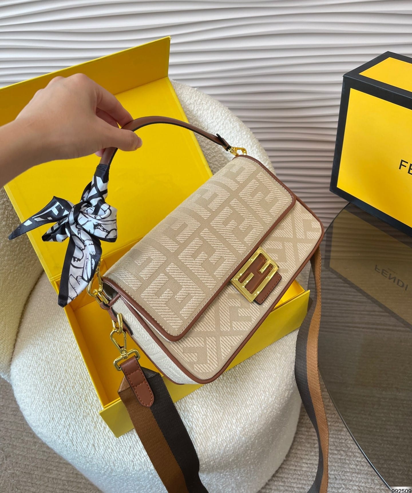 FENDI BAGUETTE NATURAL STRAW BAG WITH FF EMBROIDERY 26CM 8BR600AP4MF1LMP - Image 3