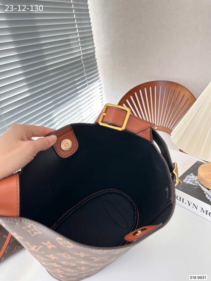 Alternative view of LOUIS VUITTON BUCKET BAG WITH GOLD TONE BUCKLE MONOGRAM BROWN 26CM