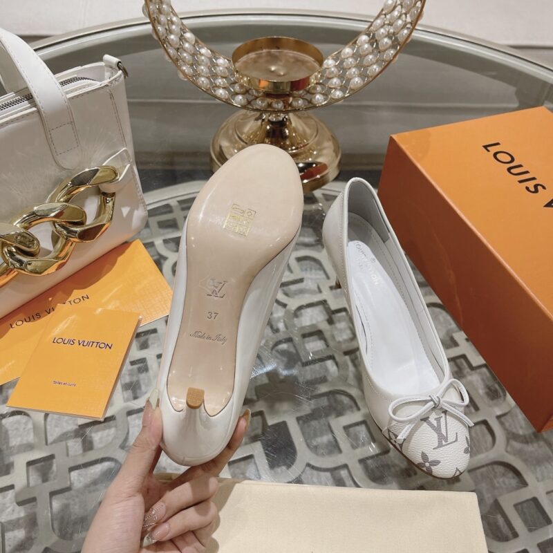 Alternative view of LOUIS VUITTON BLOSSOM PUMP WHITE