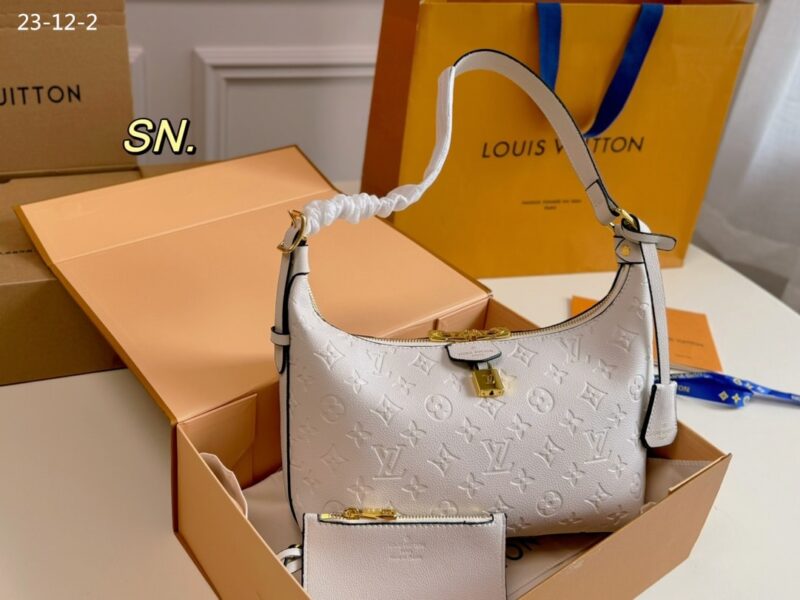 Alternative view of LOUIS VUITTON SAC SPORT BAG MONOGRAM EMPREINTE WHITE 26CM