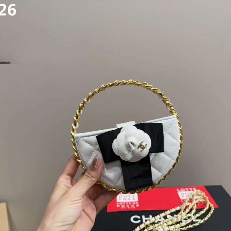Alternative view of CHANEL POUCH MIXED FIBERS GOLD TONE METAL WHITE 14CM