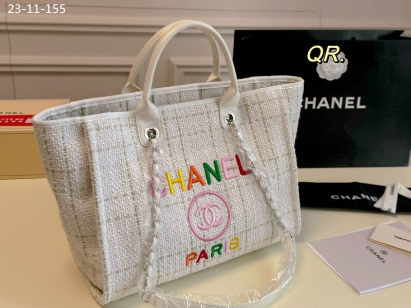 Alternative view of CHANEL LARGE SHOPPING BAG WHITE 37CM