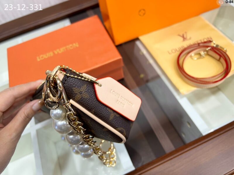 Alternative view of LOUIS VUITTON POCHETTE ACCESSOIRES WITH PEARL CHAIN MONOGRAM BROWN 20CM