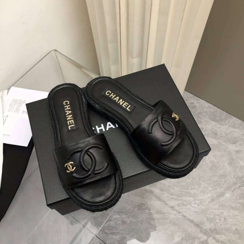 Alternative view of CHANEL BLACK SLIDE CC LOGO