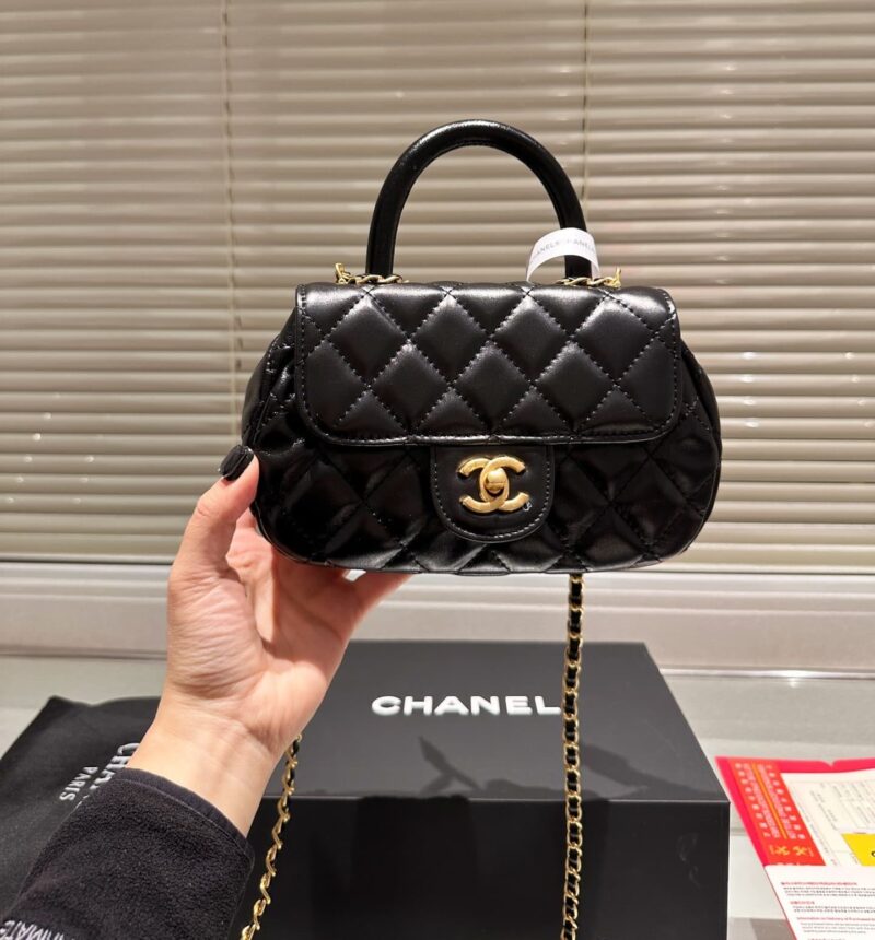 Alternative view of CHANEL SHOULDER BAG WITH CHAIN BLACK 21CM AS4573 B15144 94305
