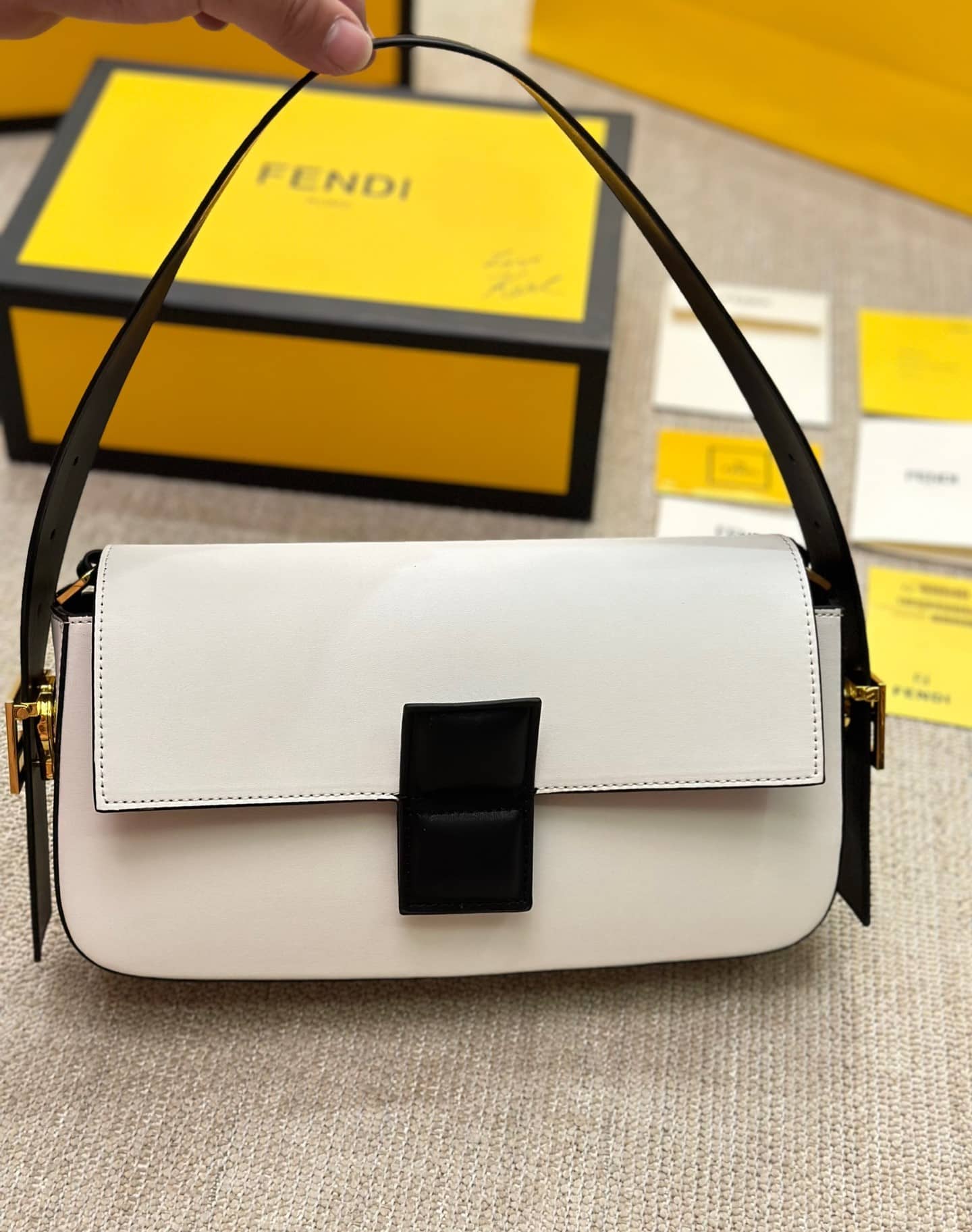 FENDI BAGUETTE WHITE AND BLACK COLOR BLOCK LEATHER BAG 26CM 8BR821APKOF1NZ3 - Image 3