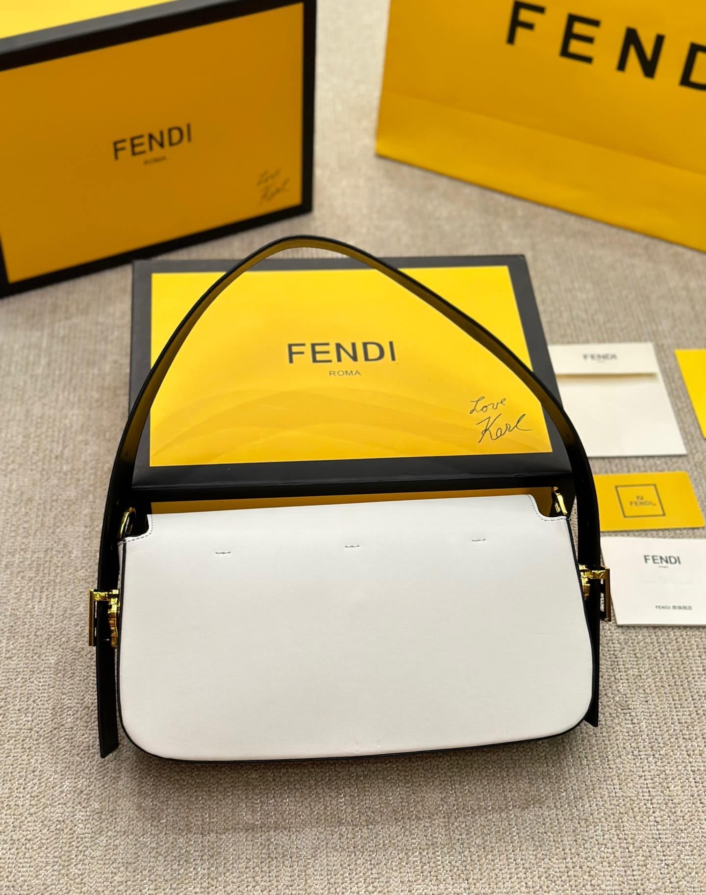 FENDI BAGUETTE WHITE AND BLACK COLOR BLOCK LEATHER BAG 26CM 8BR821APKOF1NZ3 - Image 9