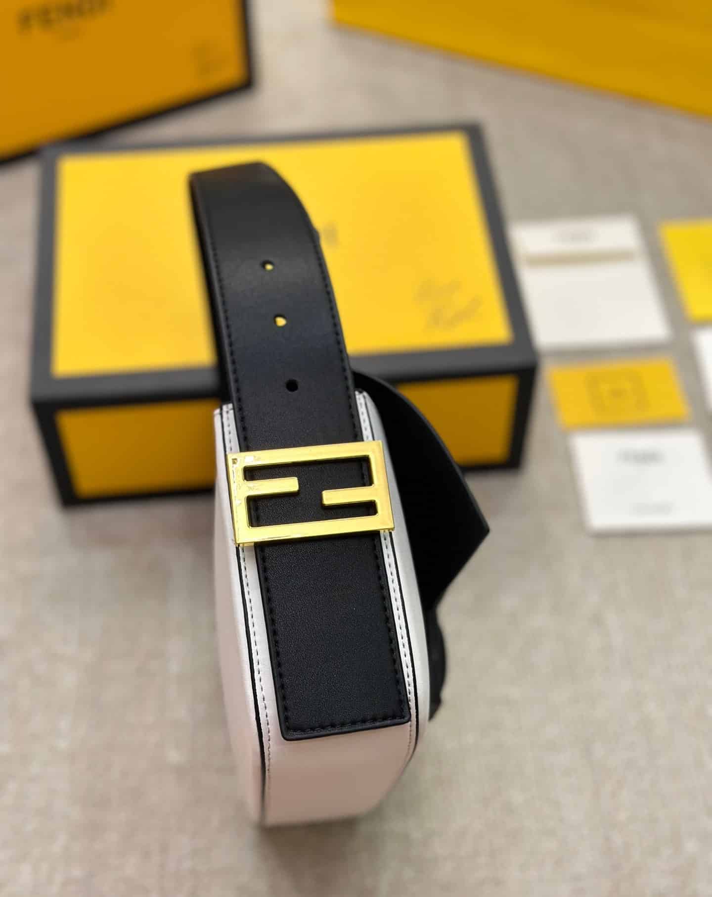 FENDI BAGUETTE WHITE AND BLACK COLOR BLOCK LEATHER BAG 26CM 8BR821APKOF1NZ3 - Image 10