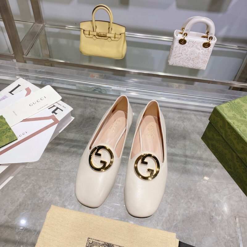 Alternative view of GUCCI LOGO PLAQUE LOAFERS WHITE 723395 C9D00 9022