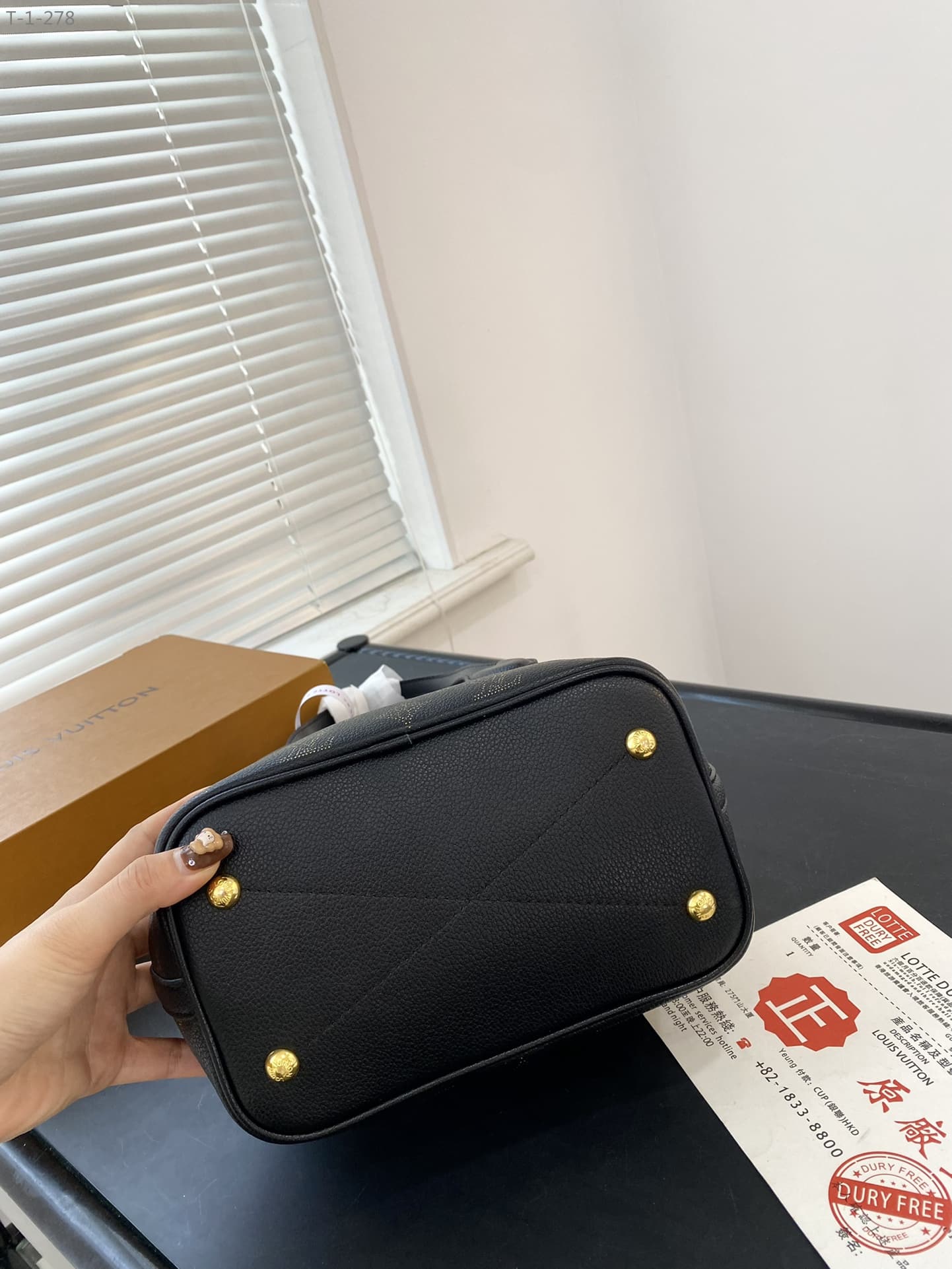 LOUIS VUITTON BLOSSOM PM BLACK 20CM M23393 - Image 8