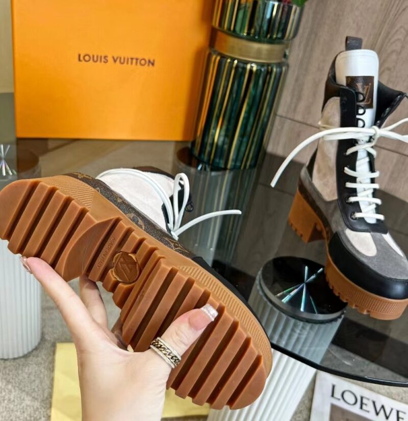 Alternative view of LOUIS VUITTON LAUREATE ANKLE BOOTS DARK GREY 1AAP8B