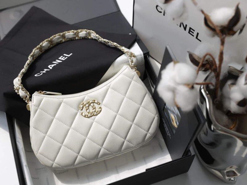 Alternative view of CHANEL CLUTCH WITH STRAP WHITE 24CM