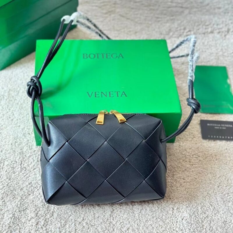 Alternative view of BOTTEGA VENETA SMALL CASSETTE CAMERA BAG MXN 52 400 BLACK 18CM 709417VCQC28425