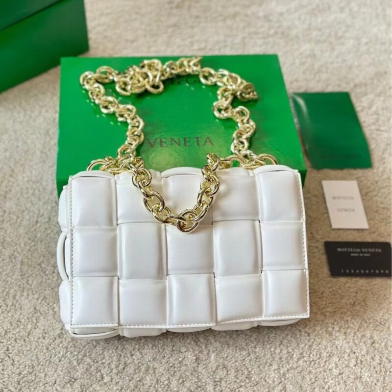 Alternative view of BOTTEGA VENETA CHAIN CASSETTE CROSSBODY BAG IN WHITE 26CM 631421VBWZ09143