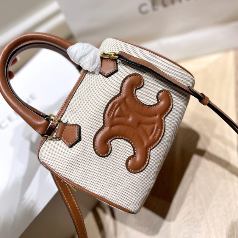Alternative view of CELINE SMALL TRIOMPHE LEATHER BOSTON BAG IN SMOOTH BEIGE 19CM 197582EFL 02NT