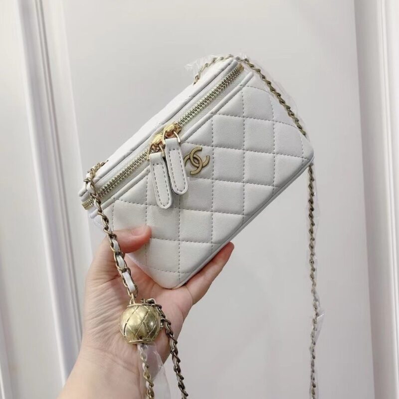 Alternative view of CHANEL PEARL CRUSH VANITY CASE WITH CHAIN IN WHITE 17CM