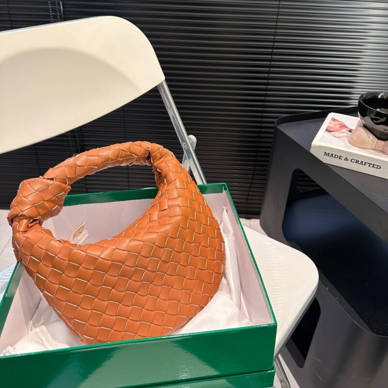 Alternative view of BOTTEGA VENETA JODIE INTRECCIATO LEATHER HANDLE BAG ORANE 27CM