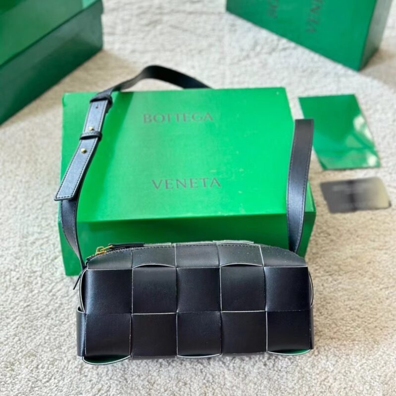 Alternative view of BOTTEGA VENETA BRICK CASSETTE INTRECCIO LEATHER SHOULDER BAG BLACK 28CM 709360VMAY18425