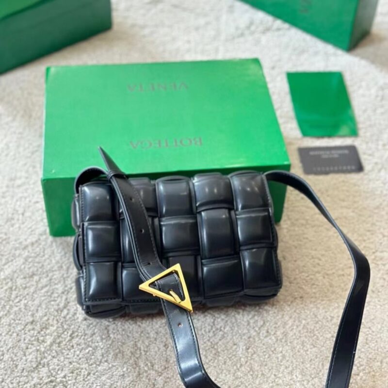 Alternative view of BOTTEGA VENETA PADDED INTRECCIO LEATHER BAG BLACK 22CM 717506 VCQR1 8425