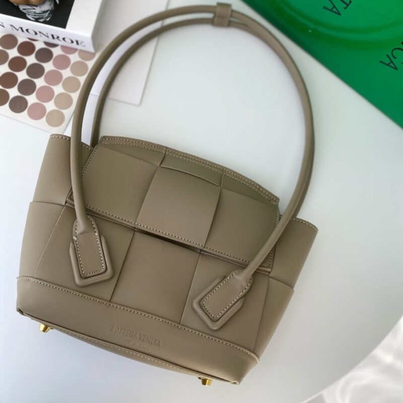 Alternative view of BOTTEGA VENETA ARCO HANDBAG INTRECCIATO LEATHER IN MUD 20CM