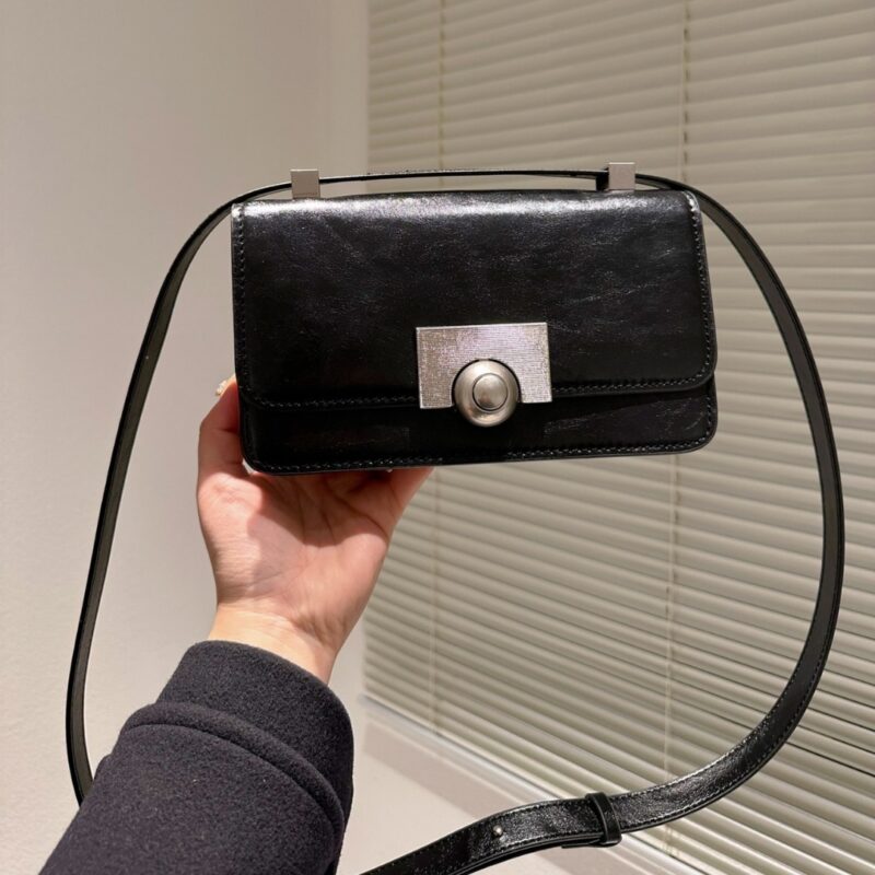 Alternative view of BOTTEGA VENETA PATENT BV CLASSIC SHOULDER BAG IN BLACK 22CM