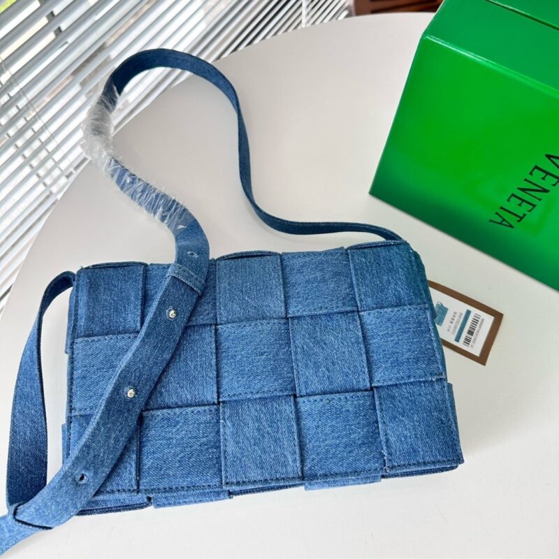 Alternative view of BOTTEGA VENETA CASSETTE INTRECCIATO DENIM BAG BLUE 25CM