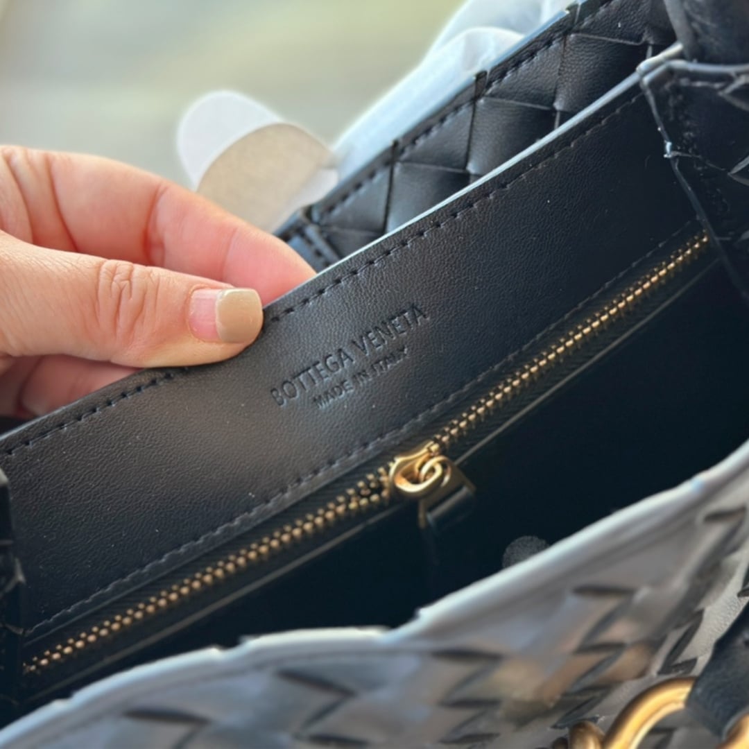 BOTTEGA VENETA SMALL ANDIAMO GOLD FINISH BLACK 25CM 766014VCPP11139 - Image 4