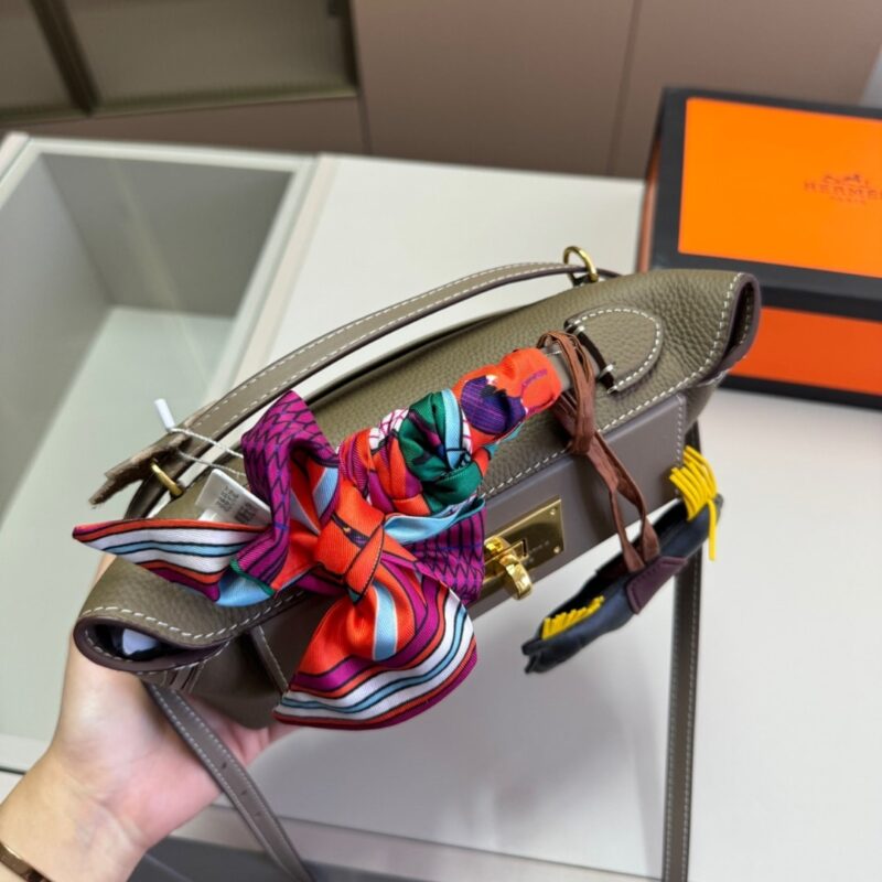 Alternative view of HERMÈS KELLY 24/24 ETOUPE EVERCOLOR 21CM