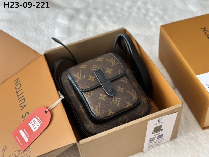 Alternative view of LOUIS VUITTON CHRISTOPHER WEARABLE WALLET MONOGRAM BROWN 18CM M69404