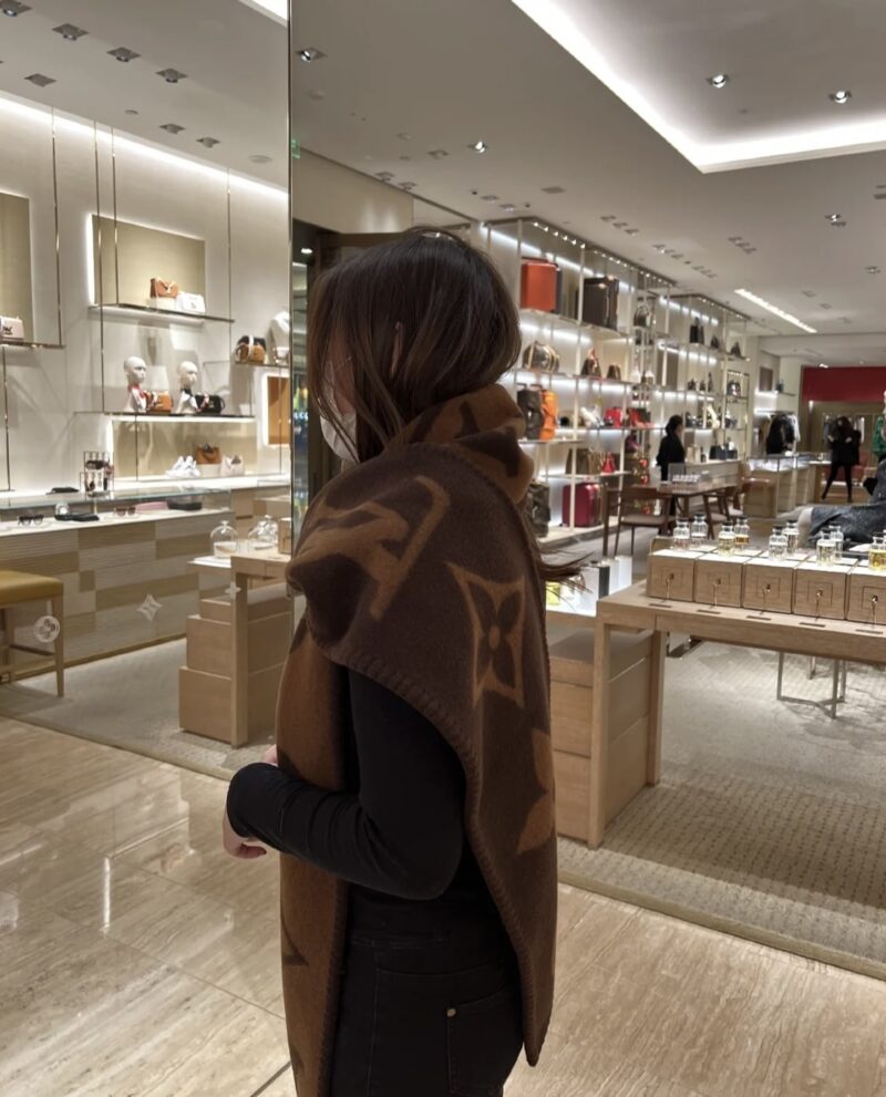 Alternative view of LOUIS VUITTON SWEET DREAMS SCARF BROWN M77379